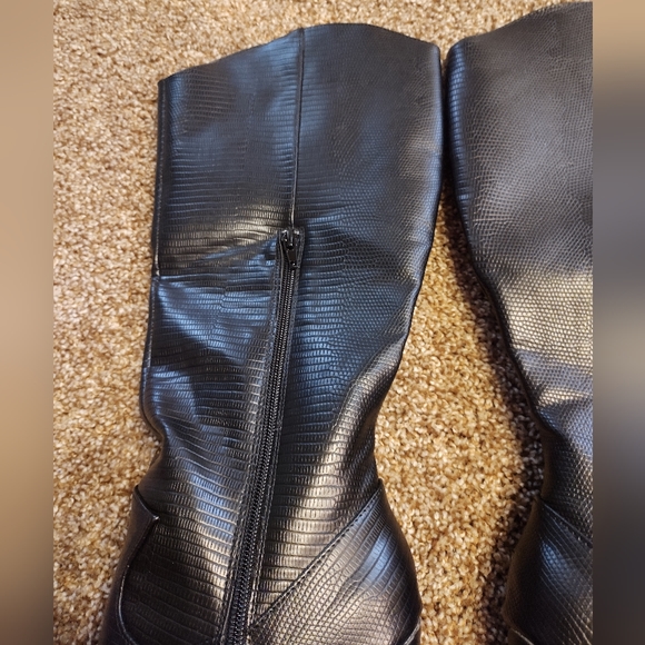 Shoedazzle Ynez black faux leather pointed toe wedge boots - Picture 11 of 16